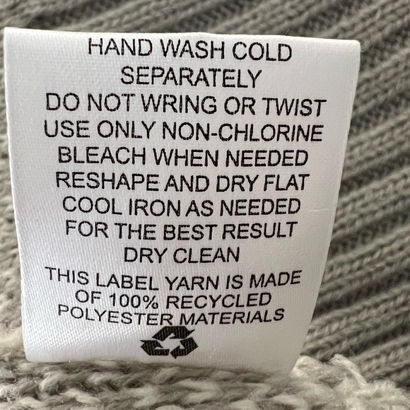 NWT Olive & Oak Gray/Ivory Plaid Sweater - Picture 6 of 6